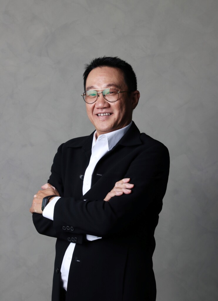 Mr.Poonnavit Phansupamongkol